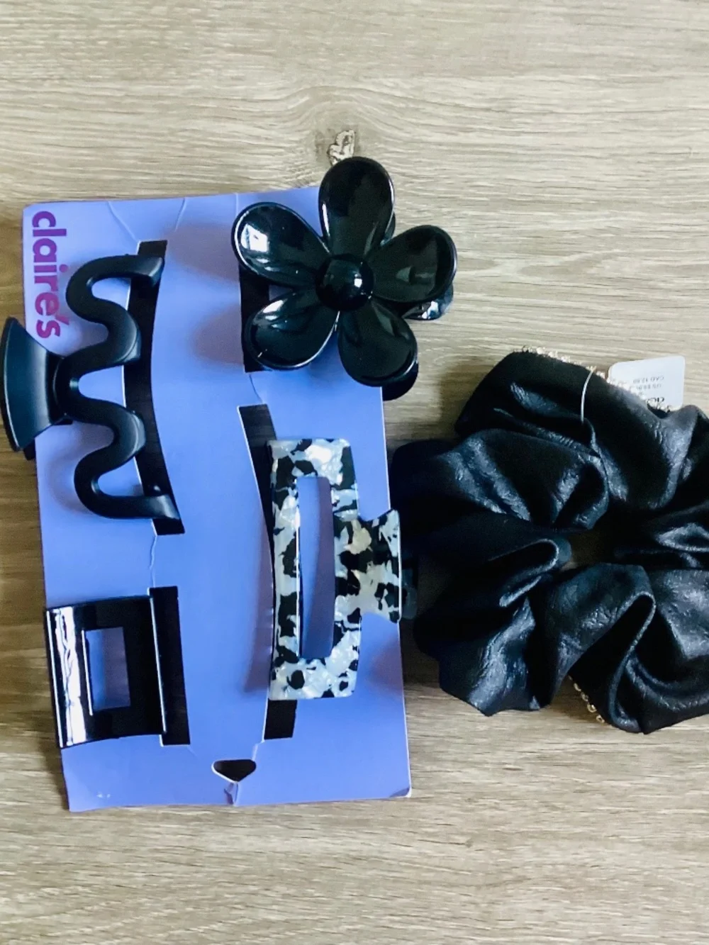 Lot Of 5 Claire’s Hair Accessories claw clip set Scrunchy Black Floral NWT